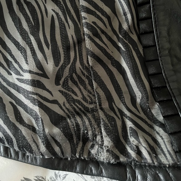 Mackage Fitted Black Leather Moto Jacket - size M - Picture 11 of 12